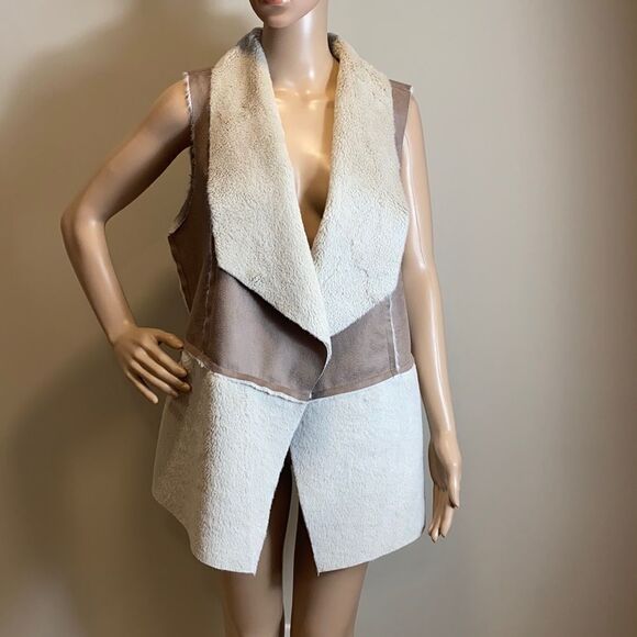 ❤️Last Chance Chico’s faux fur faux suede open front vest size M - Picture 1 of 10